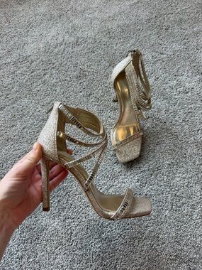 Women’s Gianni Bini Gold Sparkling Strappy High Heels- Size 5